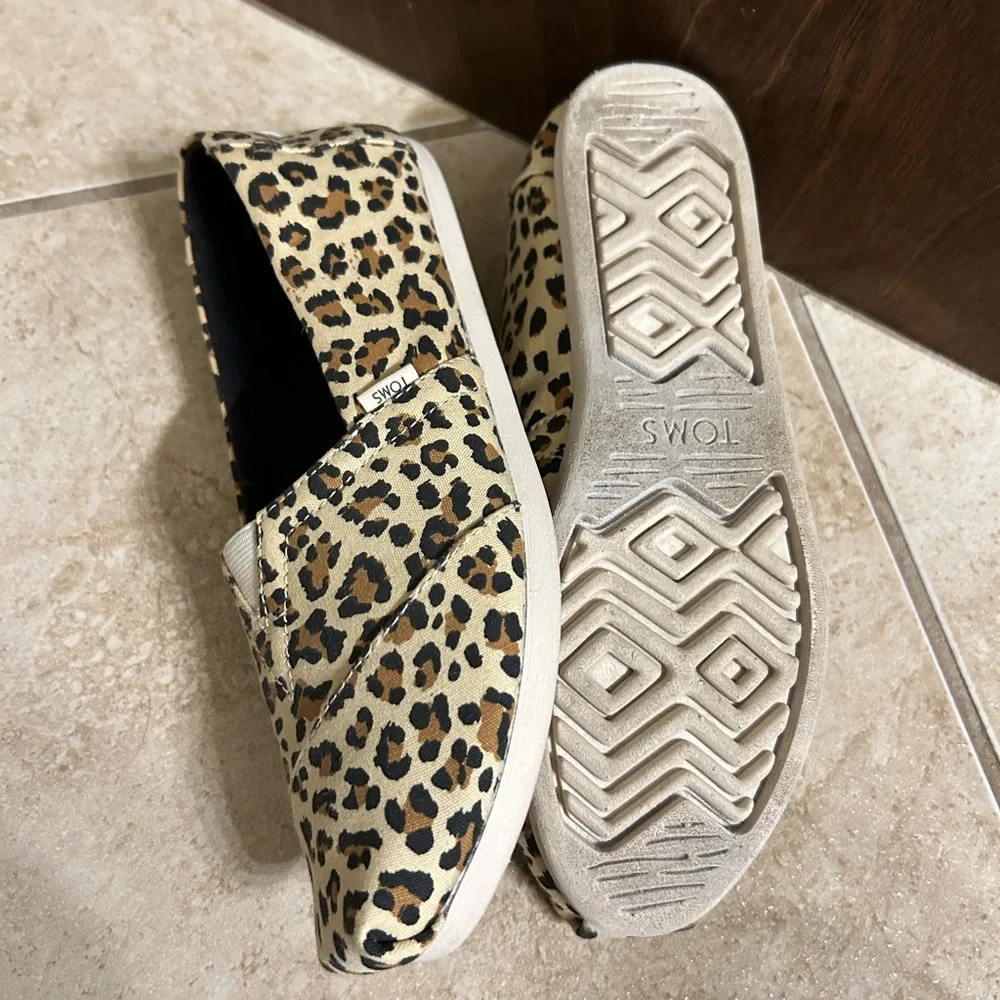 TOMS Leopard Print Slip-On Shoes - Picture 5 of 5